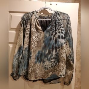Beautiful V neck gauze top by maven west. Size M. NWT